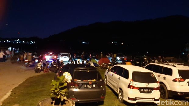 Dieng membludak