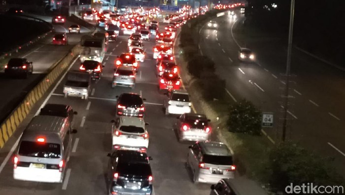 Kepadatan lalu lintas di Tol Cipularang