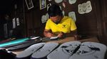 Keren! Perajin Ini Sulap Sandal Jepit Jadi Souvenir Bernilai Jutaan