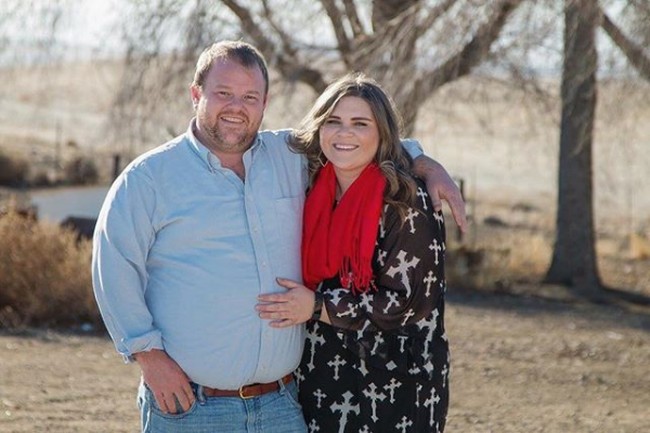 Kiah mengikuti panduan gaya hidup sehat dengan lima kebiasaan sederhana. Bangun pagi satu jam lebih awal dari biasanya, menggerakkan tubuh 30 menit sehari, memperbanyak minum air putih, membuat jurnal kesehatan dan makan sehat. Foto: Instagram/@kiah_twisselman