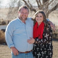 Kiah mengikuti panduan gaya hidup sehat dengan lima kebiasaan sederhana. Bangun pagi satu jam lebih awal dari biasanya, menggerakkan tubuh 30 menit sehari, memperbanyak minum air putih, membuat jurnal kesehatan dan makan sehat. Foto: Instagram/@kiah_twisselman