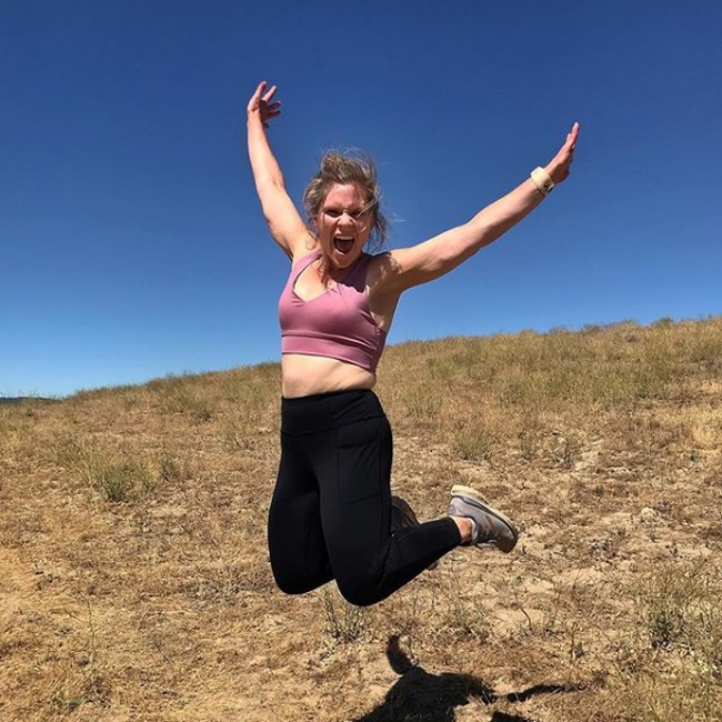 Namun pekerjaannya sebagai marketing di Beef Council dan kerap mempromosikan khasiat daging bagi kesehatan membuat ia merasa menjadi seorang hipokrit. Mempromosikan makanan sehat namun dirinya sendiri tak mempraktekkan gaya hidup sehat. Maka dimulailah perjalanan Kiah menuju tubuh lebih sehat. Foto: Instagram/@kiah_twisselman