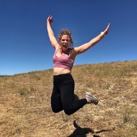 Namun pekerjaannya sebagai marketing di Beef Council dan kerap mempromosikan khasiat daging bagi kesehatan membuat ia merasa menjadi seorang hipokrit. Mempromosikan makanan sehat namun dirinya sendiri tak mempraktekkan gaya hidup sehat. Maka dimulailah perjalanan Kiah menuju tubuh lebih sehat. Foto: Instagram/@kiah_twisselman