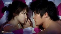 Kemesraan Song Hye Kyo dan Hyun Bin dalam film yang tayang pada 2008 membuat fans gemas.  Foto: Istimewa