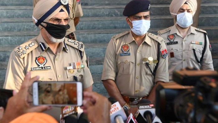 Polisi di Punjab melaporkan puluhan orang tewas usai menenggak alkohol (AFP Photo)