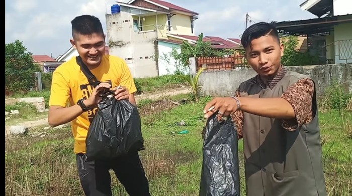 prank daging kurban isi sampah