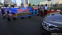 Penerapan ganjil genap yang mulai berlaku Senin (3/8) besok itu diketahui waktu penerapannya masih tetap sama, yakni pukul 06.00-10.00 WIB dan 16.00-21.00 WIB, serta berlaku pada Senin-Jumat. Ada 25 ruas jalan yang diberlakukan aturan ganjil genap di Jakarta, beberapa diantaranya yakni Jalan Medan Merdeka Barat, Jalan MH Thamrin, dan Jalan Jenderal Sudirman.