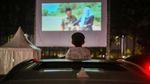 Asyiknya Nonton Film di Bioskop Drive-in Saat Malam Minggu