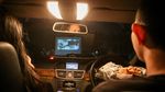 Asyiknya Nonton Film di Bioskop Drive-in Saat Malam Minggu