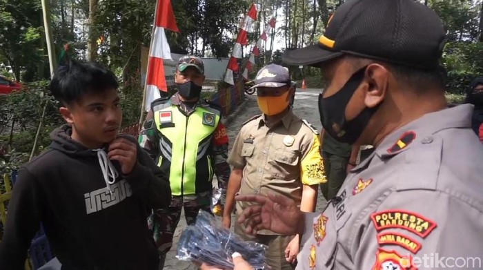 Warga diberi hukuman karen tak kenakan masker