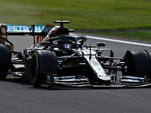 Video Detik-detik Pecahnya Ban Hamilton Jelang Finish GP Inggris