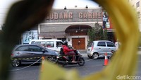 Jadi rekayasa jalur hari ini Jalan Jakarta, untuk jalur saat ini kita sudah membuka Jalan Bogor kemudian Jalan Ibrahim Adjie yang tembusnya ke Jalan Ahmad Yani, kata Kompol Bayu saat ditemui di Jalan Jakarta.