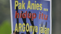 Massa aksi yang tergabung dalam Aliansi Karyawan Hiburan dan Pengusaha Hiburan di Jakarta itu melakukan aksi damai di depan Balai Kota DKI Jakarta, Selasa (21/7/2020). ANTARA FOTO/M Risyal Hidayat