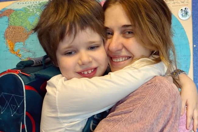 Wanita 28 tahun itu tertidur di kompartemen (tempat tidur tertutup) di kereta bersama putranya Zakhar yang berusia enam tahun. Tiba-tiba pelaku bernama Rudzko masuk ke dalam kompartemennya dan hanya menggunakan underwear.  Foto: dok. Instagram