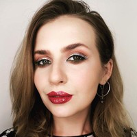 Anastasia mendorongnya dan kabur kembali ke putranya dan berlari ke kondektur. Pelaku kemudian diamankan dan dipenjara setibanya di Kyiv. Rudzko menghadapi hukuman penjara selama delapan tahun jika terbukti bersalah.  Foto: dok. Facebook