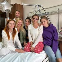 Anastasia kini dirawat di rumah sakit karena memar parah pada wajah dan kepalanya.  Foto: dok. Facebook