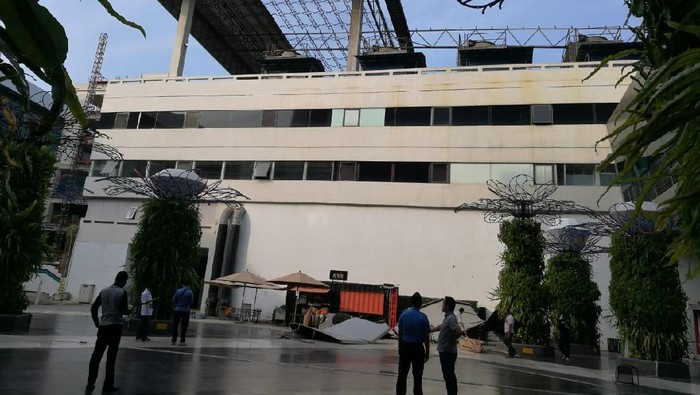 Atap gedung parkir Terminal 3 Bandara Soetta runtuh (istimewa)