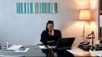 Setelah dua tahun lebih bekerja di sebuah perusahaan, Atikah memilih untuk resign dan membangun bisnisnya sendiri. Dok. Instagram/atikashburn