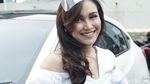 Whuzz! Saat Rok Ayu Ting Ting Tersibak Angin