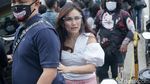 Whuzz! Saat Rok Ayu Ting Ting Tersibak Angin
