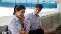 Bad Genius The Series masih memiliki kisah yang hampir sama dengan filmnya, yakni tentang Lynn, Pat dan Grace. Dok. WeTV
