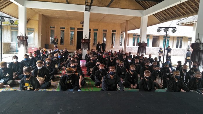 Beda! Ritual Seren Taun Kasepuhan Cisungsang Gunakan Standar COVID-19