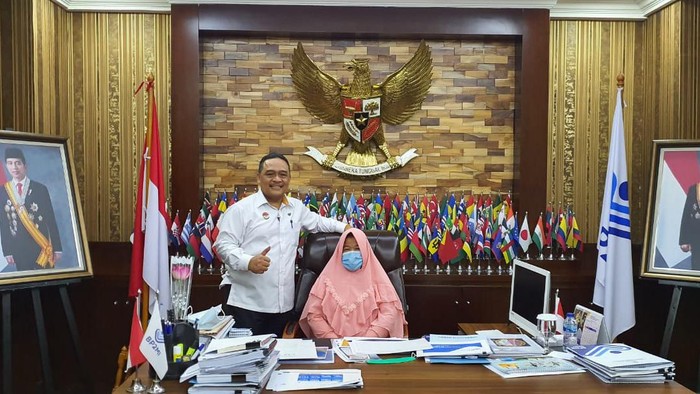 Kepala BP2MI Benny Rhamdani dan Etty Toyib