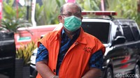 Dalam kasus ini, 7 orang telah ditetapkan sebagai tersangka oleh KPK. Ketujuh tersangka dijerat karena terjaring operasi tangkap tangan KPK pada Kamis (2/7).