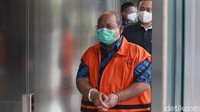 KPK mengatakan total uang disita dalam OTT itu senilai Rp 170 juta dan beberapa tabungan dengan total saldo sekitar Rp 4,8 miliar. Penerimaan suap itu diduga terkait sejumlah pembangunan proyek infrastruktur di Kutai Timur tahun 2019-2020.