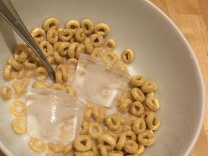 5 Cara Nyeleneh Makan Sereal untuk Sarapan