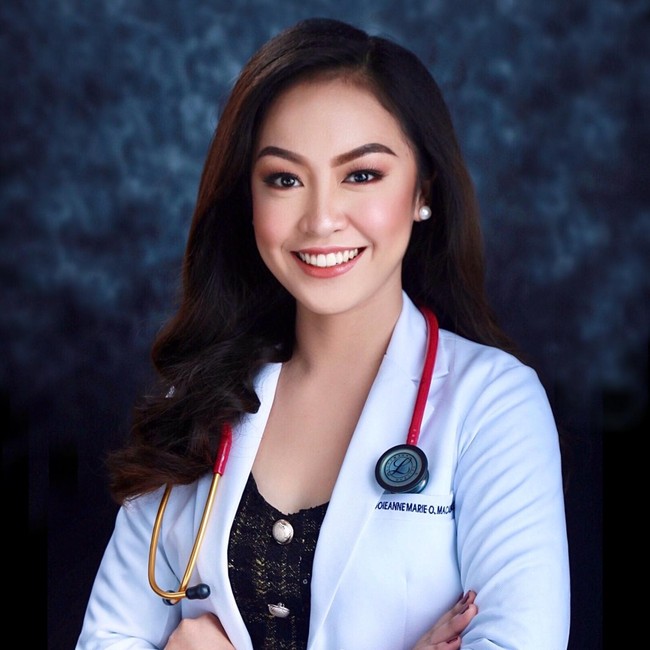 Di Filipina, biasanya memang butuh sembilan tahun untuk para mahasiswa kedokteran bisa benar-benar lulus dan mendapatkan lisensi untuk merawat pasien. Untuk perjalanan yang panjang itu, tentu Macarubbo juga berterima kasih kepada orangtua mereka. Foto: Facebook Ching Macarubbo