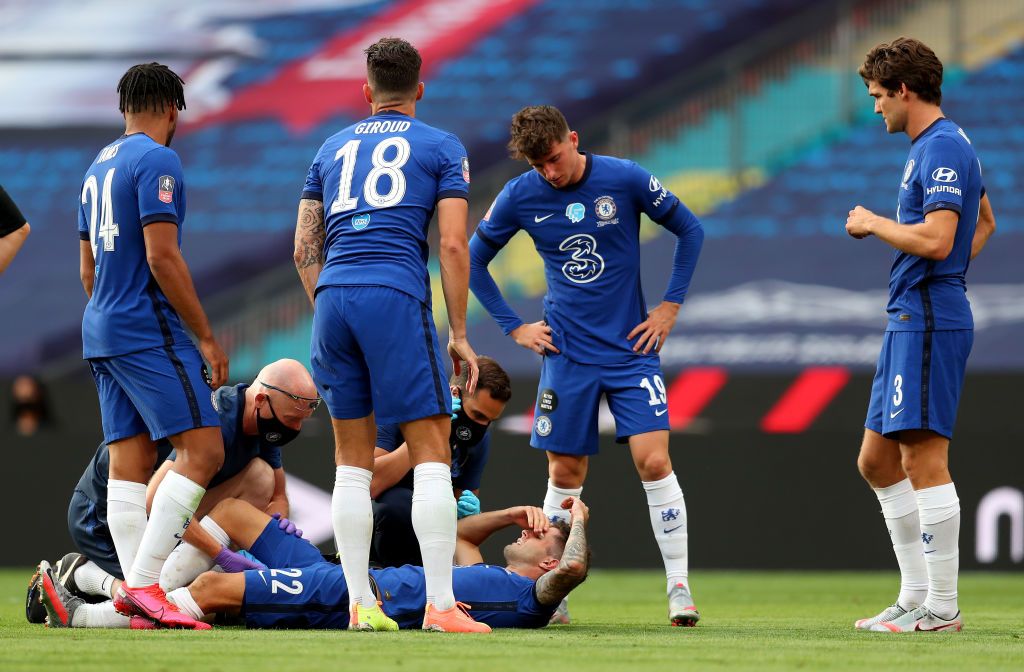 Christian Pulisic LONDON, ENGLAND - AUGUST 01: Christian Pulisic of Chelsea is seen to by medial staff after an injury during the Heads Up FA Cup Final match between Arsenal and Chelsea at Wembley Stadium on August 01, 2020 in London, England. Football Stadiums around Europe remain empty due to the Coronavirus Pandemic as Government social distancing laws prohibit fans inside venues resulting in all fixtures being played behind closed doors. (Photo by Catherine Ivill/Getty Images)