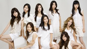 Ini foto resmi debut SNSD dengan 9 member. Kini artis SM Entertainment itu aktif dalam formasi 8 member. (Foto: Dok. SM Entertainment)