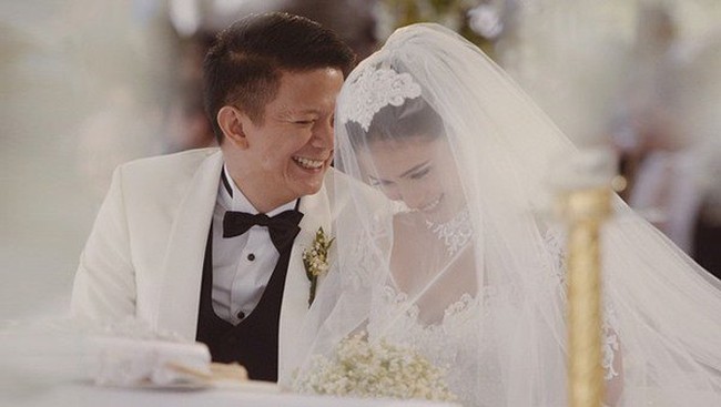 Pada akhirnya orangtua Heart tetap tidak menyetujui pernikahan putri mereka hingga hari-H bahagia aktris 35 tahun itu. Pada hari pernikahannya, Heart Evangelista melangkah sendirian ke pelaminan tanpa didampingi ayahnya. Foto: Instagram @ iamhearte