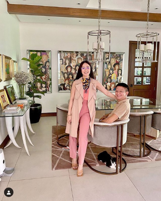 Kini Heart Evangelista dan kedua orangtuanya sudah berdamai. Dalam akun media sosialnya, sosialita kelahiran 14 Februari 1985 itu pun kerap mengungkapkan rasa cintanya pada ayah dan ibunya. Foto: Instagram @ iamhearte