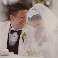 Pada akhirnya orangtua Heart tetap tidak menyetujui pernikahan putri mereka hingga hari-H bahagia aktris 35 tahun itu. Pada hari pernikahannya, Heart Evangelista melangkah sendirian ke pelaminan tanpa didampingi ayahnya. Foto: Instagram @ iamhearte