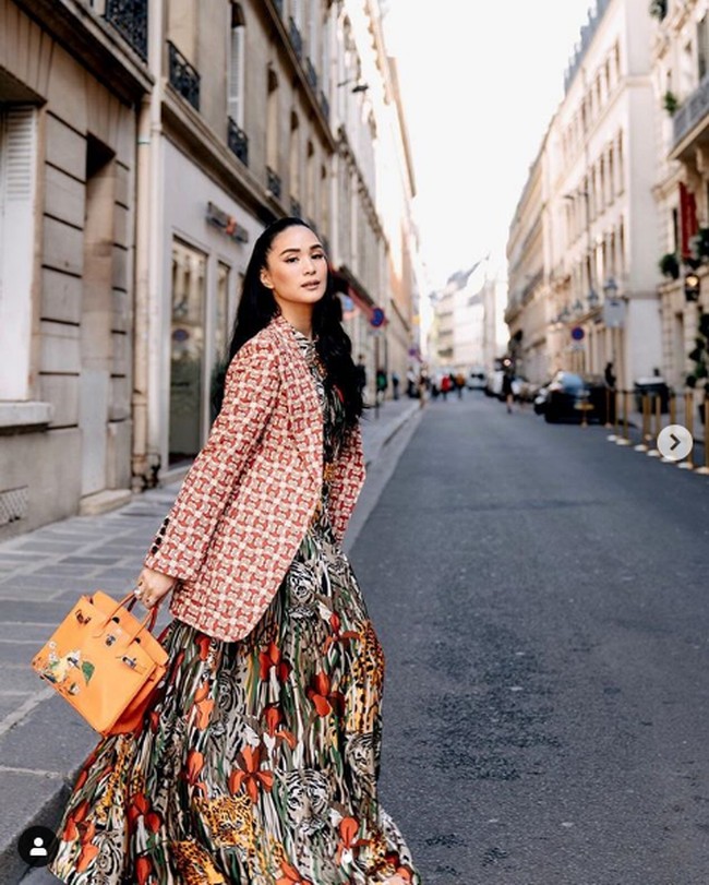 Heart Evangelista dikenal sebagai crazy rich Asia asal Filipina yang merupakan kolektor Hermes. Heart pun kerap menampilkan kehidupannya yang glamour dengan deretan barang branded miliknya di akun media sosialnya Instagram @iamhearte. Foto: Instagram @ iamhearte