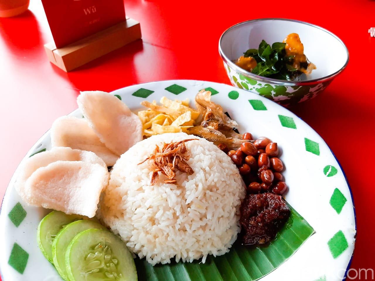 Ho Jiak Sedap Nasi Lemak dan Kwetiau Sirem Khas Peranakan