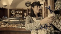 Masuk ke dalam Hofbäckerei Edegger-Tax, pengunjung seakan diajak nostalgia ke masa lampau. Semua produk kue dan roti disusun di rak kayu yang sederhana. Foto: Hofbäckerei Edegger-Tax