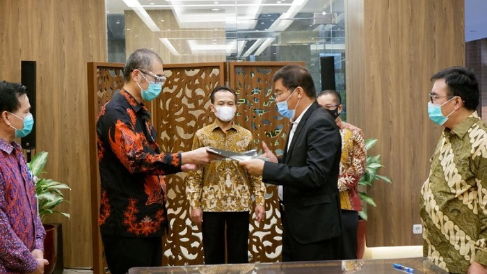 Sinomart KTS Development dan PT Batam Sentralindo melanjutkan rencana investasi proyek pembangunan Depo Minyak di Batam. Proyek ini mencapai Rp 12,19 T.