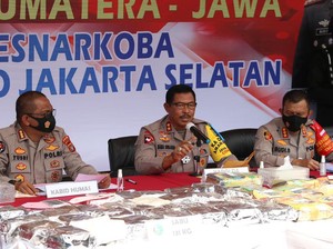 Mahfud Bicara Aparat Tak Tegas soal Prokes, Kompolnas Sorot Kapolda Metro