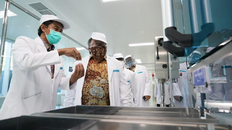 Kemenristek Inspeksi Teknologi Terbaru Lawan COVID-19 di Indonesia