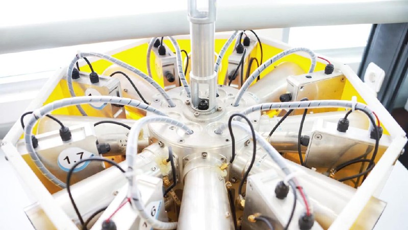 Kemenristek Inspeksi Teknologi Terbaru Lawan COVID-19 di Indonesia