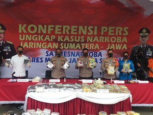 Polisi Ungkap 131 Kg Sabu dalam Truk Batu Bata di Jaksel, 2 Kurir Ditangkap