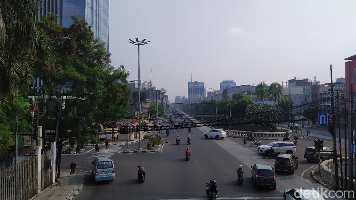 Lalu lintas Jl Gajah Mada, Jakarta Pusat, salah satu kawasan ganjil genap. (Jehan Nurhakim/detikcom)