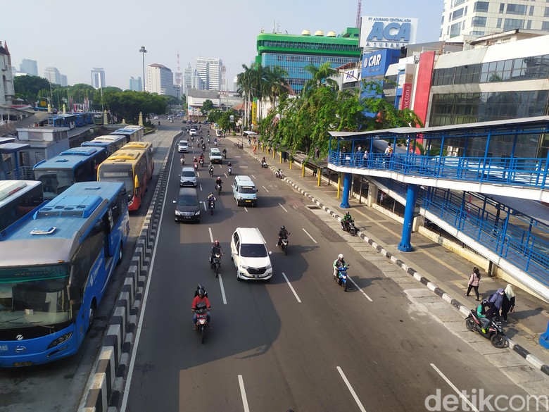 Lalu lintas Jl Gajah Mada, Jakarta Pusat, salah satu kawasan ganjil genap. (Jehan Nurhakim/detikcom) Lalu lintas Jl Gajah Mada, Jakarta Pusat, salah satu kawasan ganjil genap. (Jehan Nurhakim/detikcom)