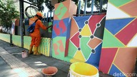 Pasukan Oranye ditugaskan untuk menggambar mural yang merupakan di luar dari tugasnya.