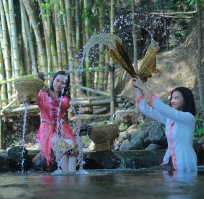 Mengintip Istana Batu Korsih Instagrammable di Majalengka