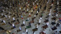 Pemerintah melalui Kementerian Agama bahkan secara khusus menerbitkan surat edaran berisi aturan-aturan tentang penyelenggaraan shalat Idul Adha dan penyembelihan hewan kurban untuk menuju masyarakat produktif yang aman COVID-19