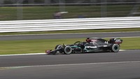 Ini merupakan kemenangan ketujuh pebalap asal Inggris tersebut di Silverstone selama kariernya di F1. Ben Stansall/Pool via AP.